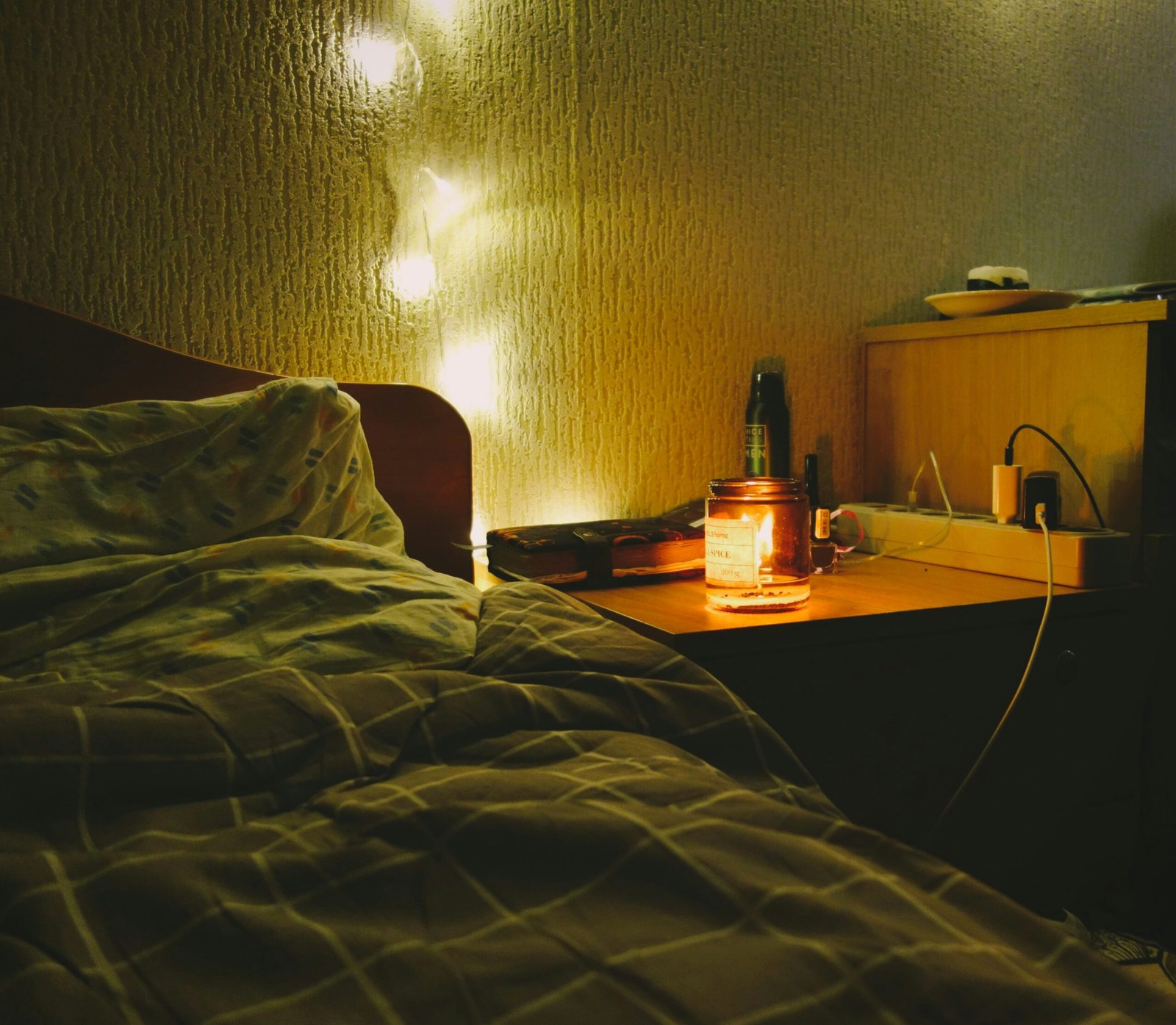 Best Candle Scents for the Bedroom